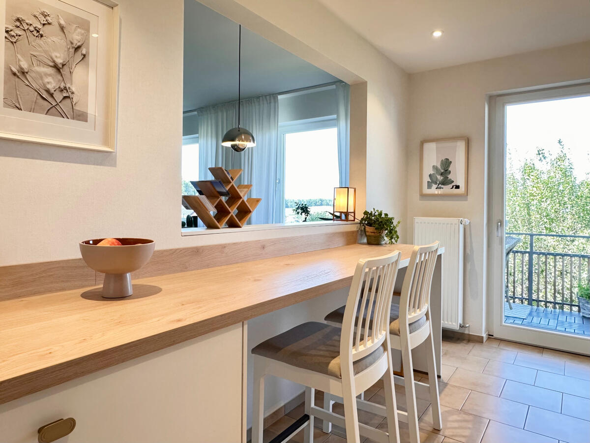 Esstheke mit Durchreiche